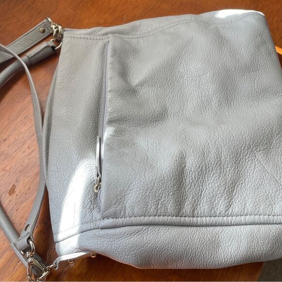 Kate spade/Gray Leather Women's shoulder/crossbody bag lots of pockets! - Picture 5 of 13